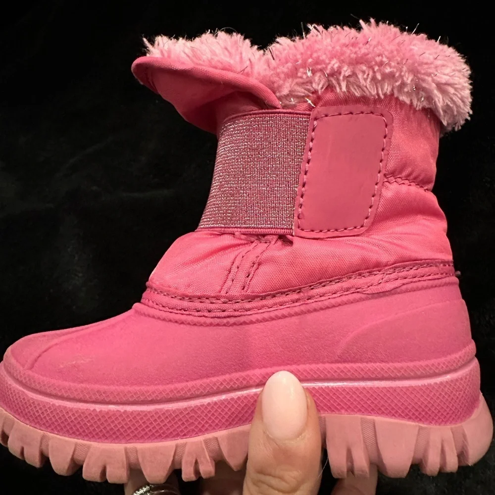 Cat & Jack Cozy Pink Plush Lined Snow Boots- size 6